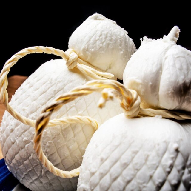 Caciocavallo di latte di bufala